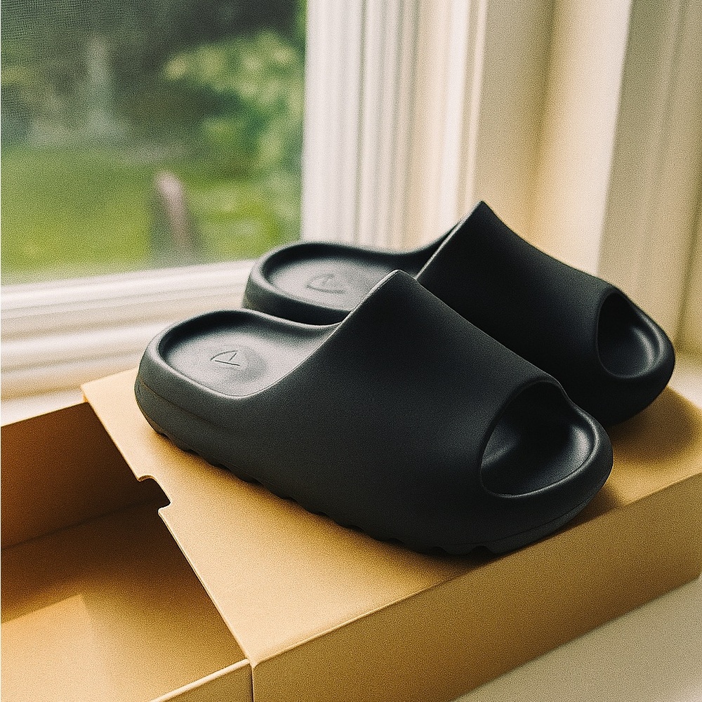 adidas Yeezy Slide in Black